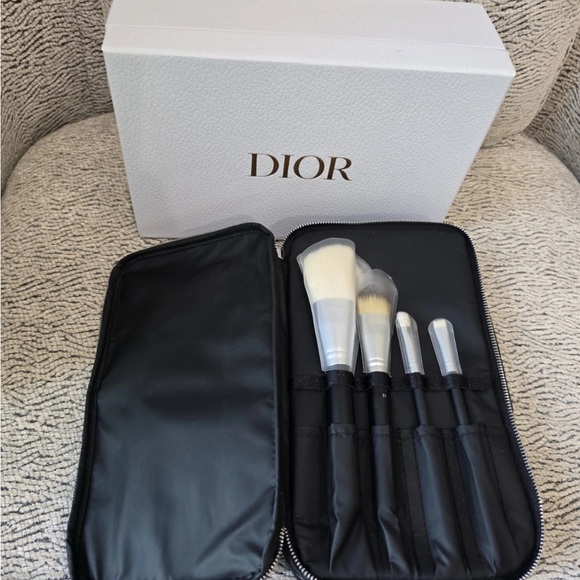 Brand new Dior backstage 4 pcs brush set and Black Cosmetic bag gwp - Picture 1 of 3